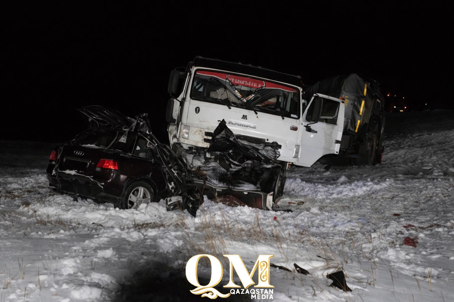 Влетел на машине под молоковоз 24-летний парень и погиб на месте аварии в СКО