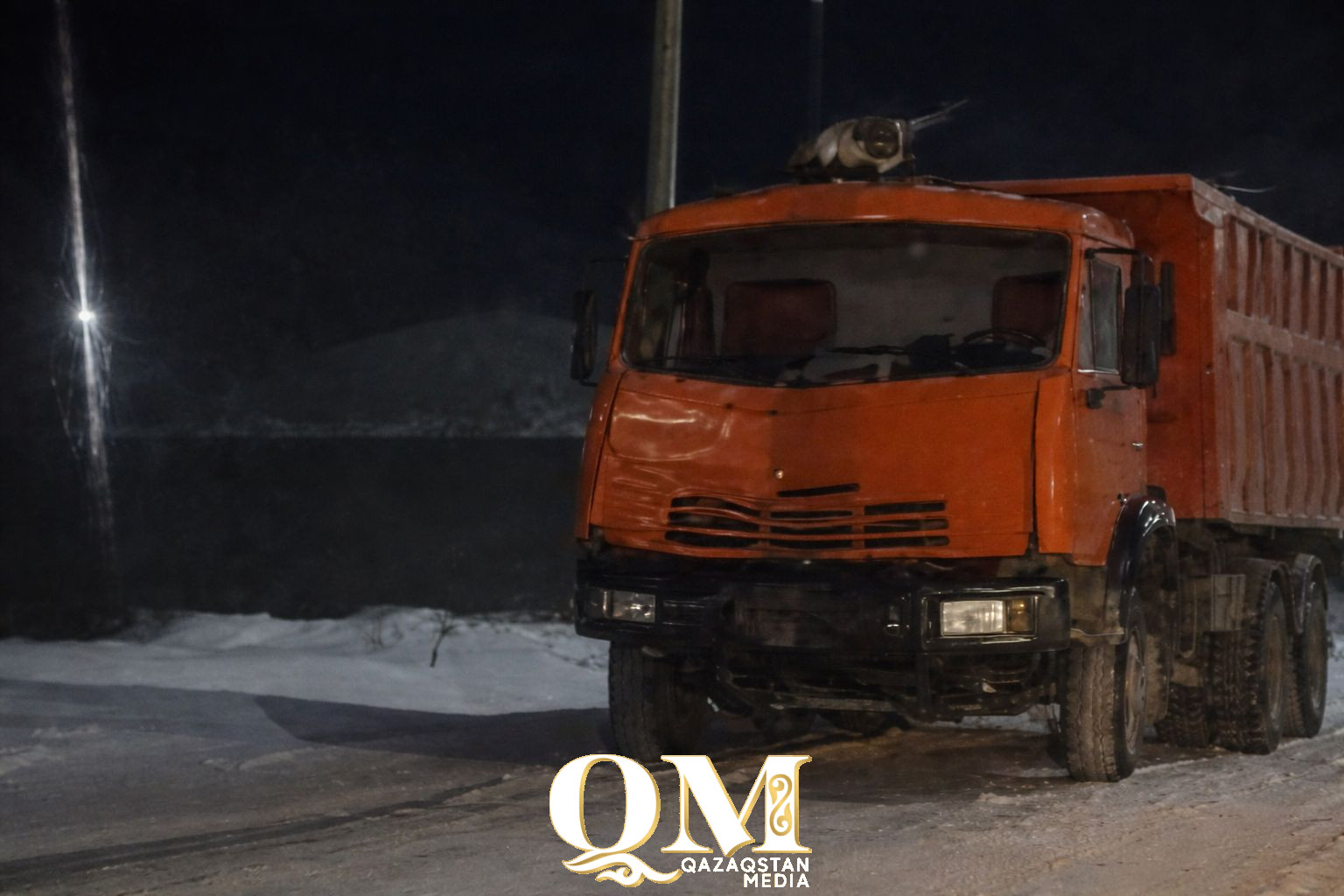 Ущерб 300 тысяч и штраф заплатил пенсионер, протаранивший на КамАЗе дом в Петропавловске