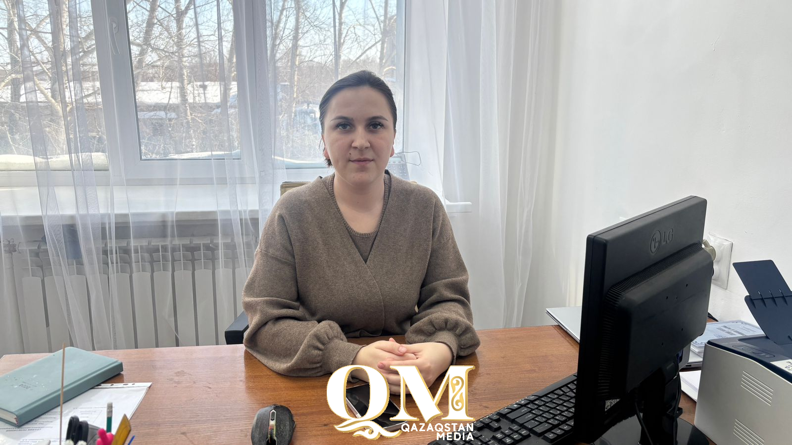 Ата заңның 37-ші бабында барлық адам тарихи және мәдени мұраны сақтауға, тарих пен мәдениет ескерткіштерін қорғауға міндетті екені жазылған.