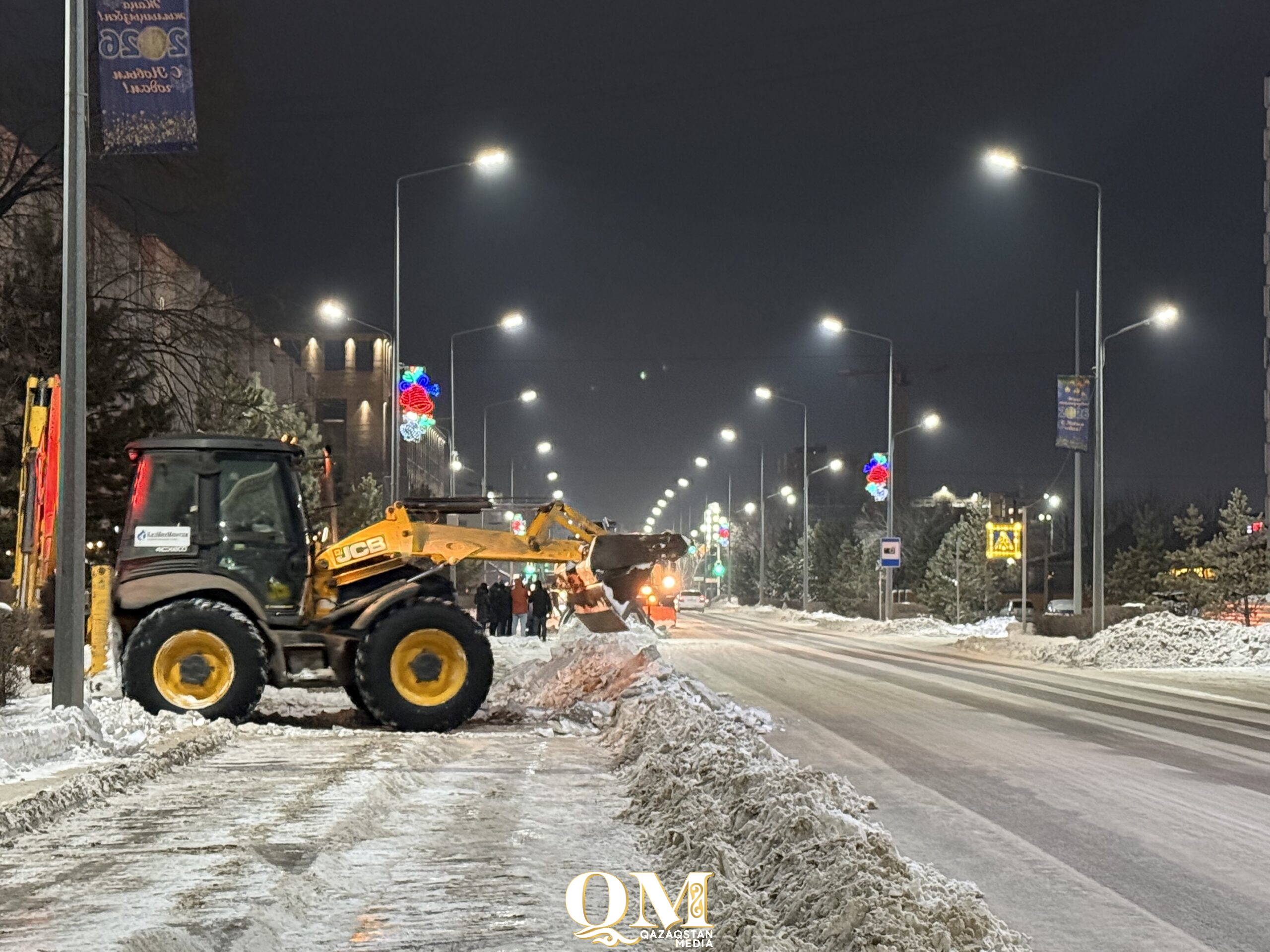 Без сугробов на остановках: более трехсот тысяч кубометров снега вывезли из Петропавловска