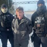 Перевозил наркотики под ковриком и в подголовнике. Больше 400 гр синтетики изъяли у таксиста в Петропавловске