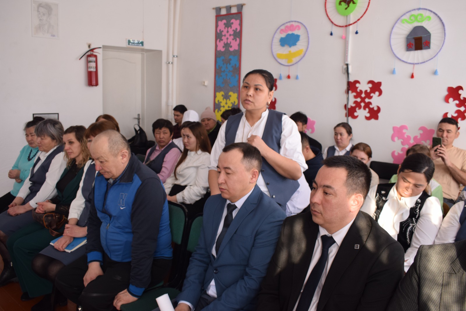 До референдума меньше месяца: мажилисмены провели встречи в районе М. Жумабаева СКО