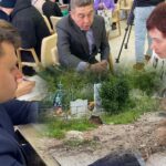 «Куда мне деть 16 венков?» Мусор со старого кладбища пообещали вывезти в акимате Петропавловска