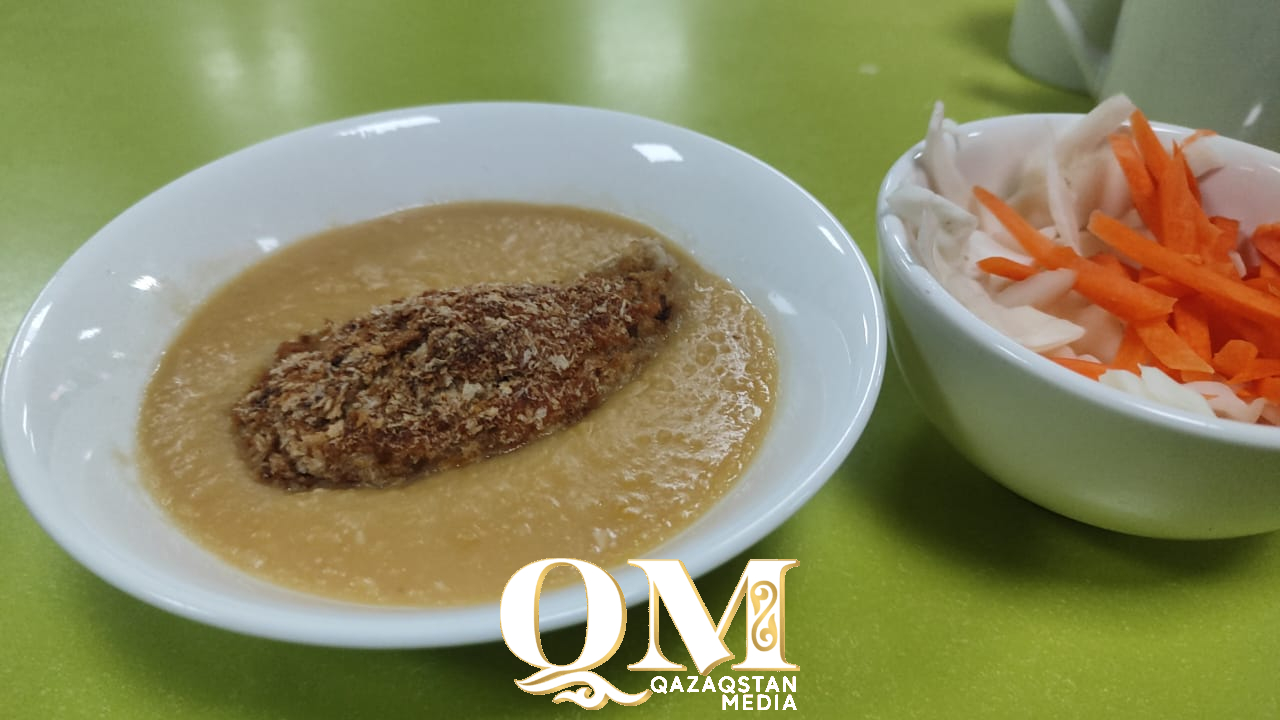 Рыбные котлеты не оценили школьники Петропавловска. 80 % еды идет в мусор