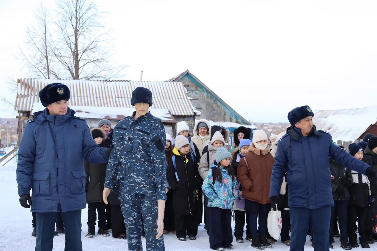 «Слепые зоны» и тормозной путь: около 2 тысяч школьников прошли урок безопасности на дорогах в СКО