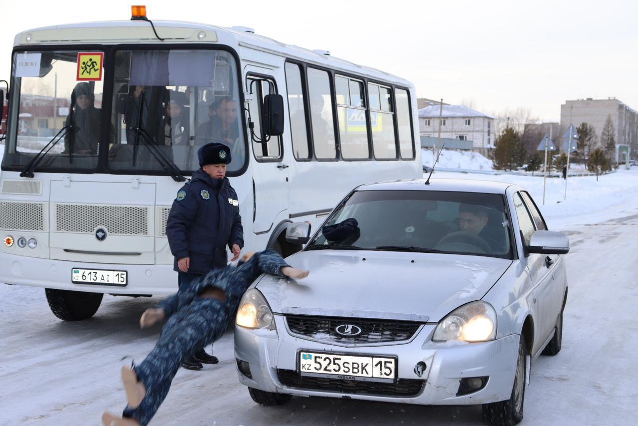«Слепые зоны» и тормозной путь: около 2 тысяч школьников прошли урок безопасности на дорогах в СКО