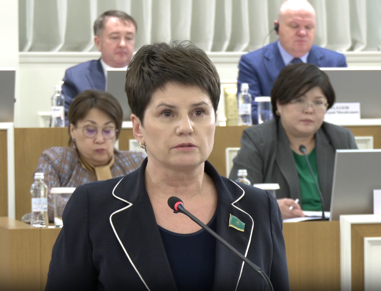 Принятие новой Конституции РК через всенародный референдум поддержали на Конституционной комиссии