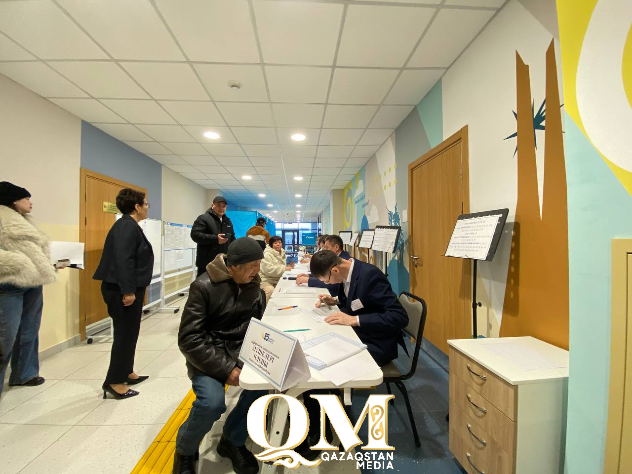 Петропавлда дауыс беру учаскілері өз жұмыстарын таңғы 7.00-де бастады. №672 дауыс беру учаскесінде әнұран шырқалды.