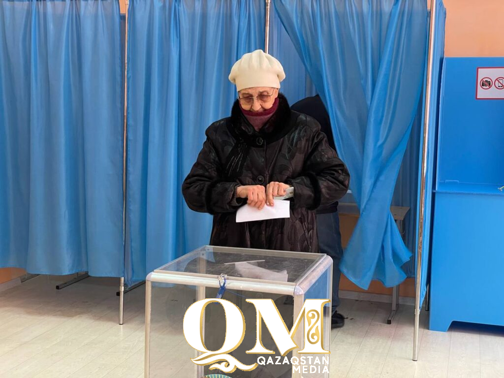 Три поколения семьи Языковых проголосовали на референдуме в Петропавловске