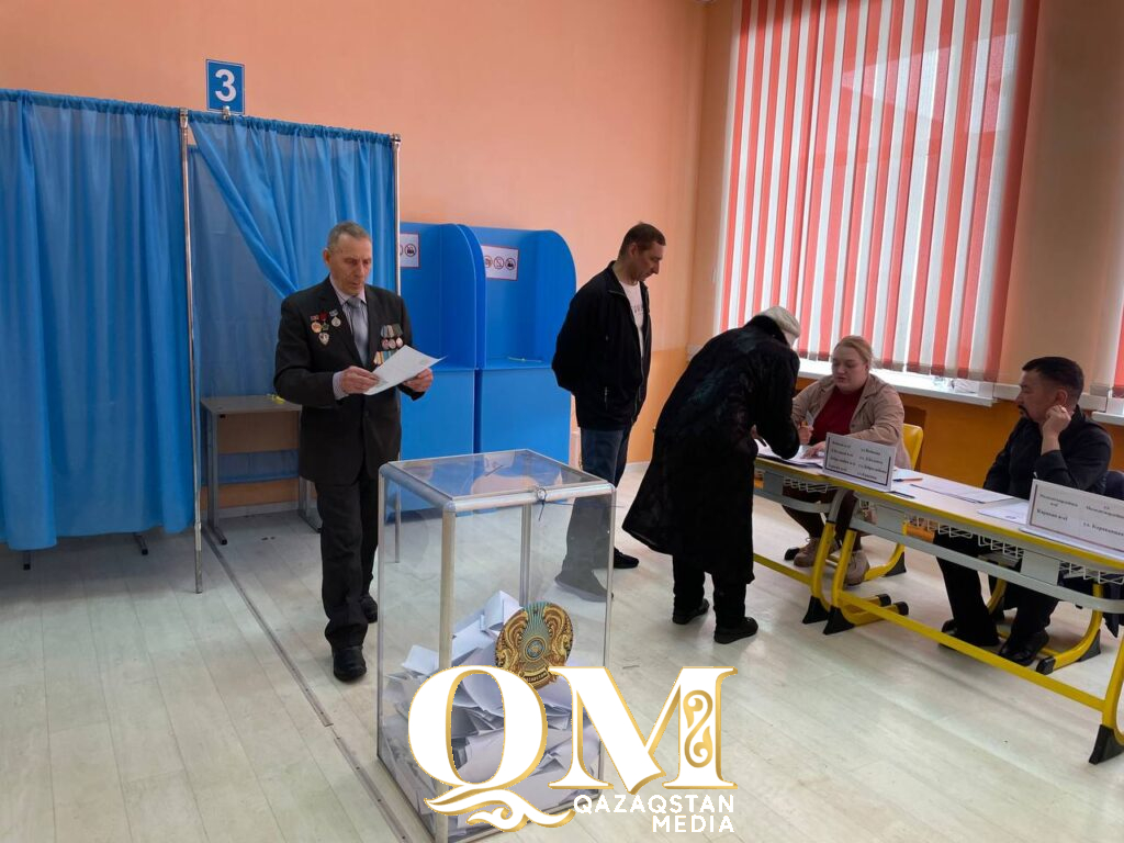 Три поколения семьи Языковых проголосовали на референдуме в Петропавловске