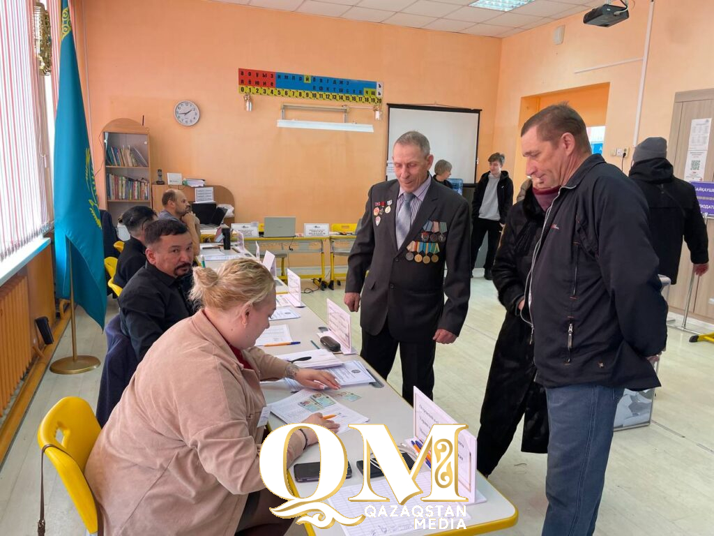 Три поколения семьи Языковых проголосовали на референдуме в Петропавловске