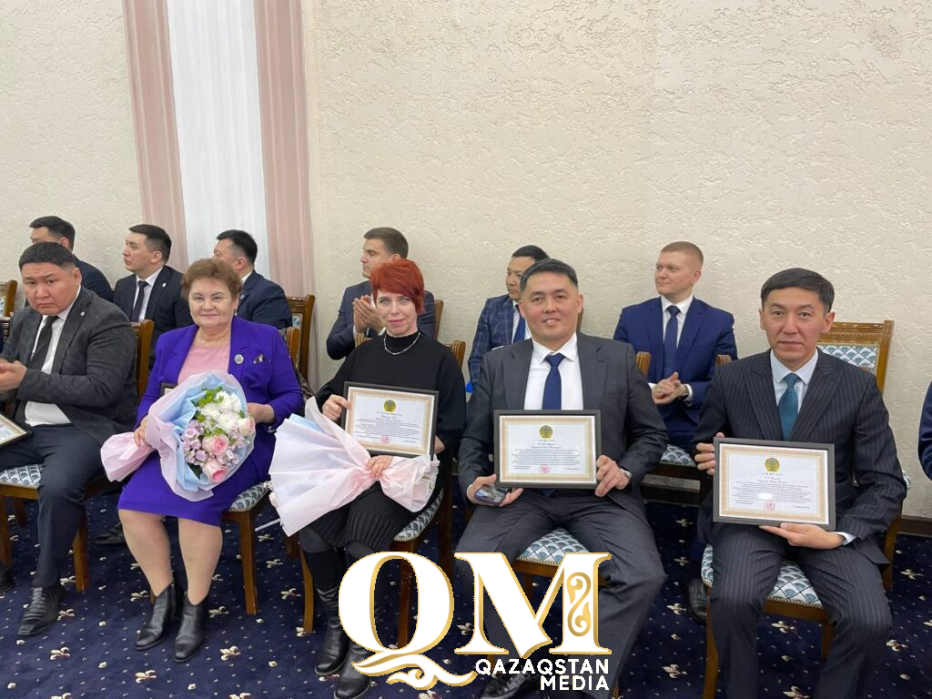 Ордена и медали вручил активистам референдума аким СКО