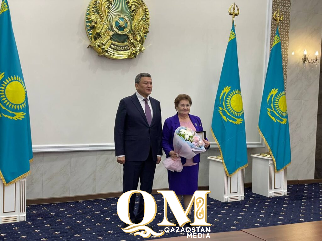 Ордена и медали вручил активистам референдума аким СКО