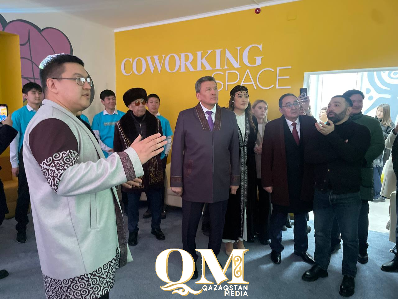 Ғауез Нұрмұхамбетов Есіл ауданындағы Nomads-AI креативті орталығына барды