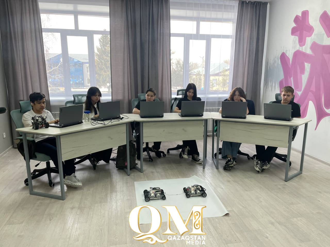 Ғауез Нұрмұхамбетов Есіл ауданындағы Nomads-AI креативті орталығына барды