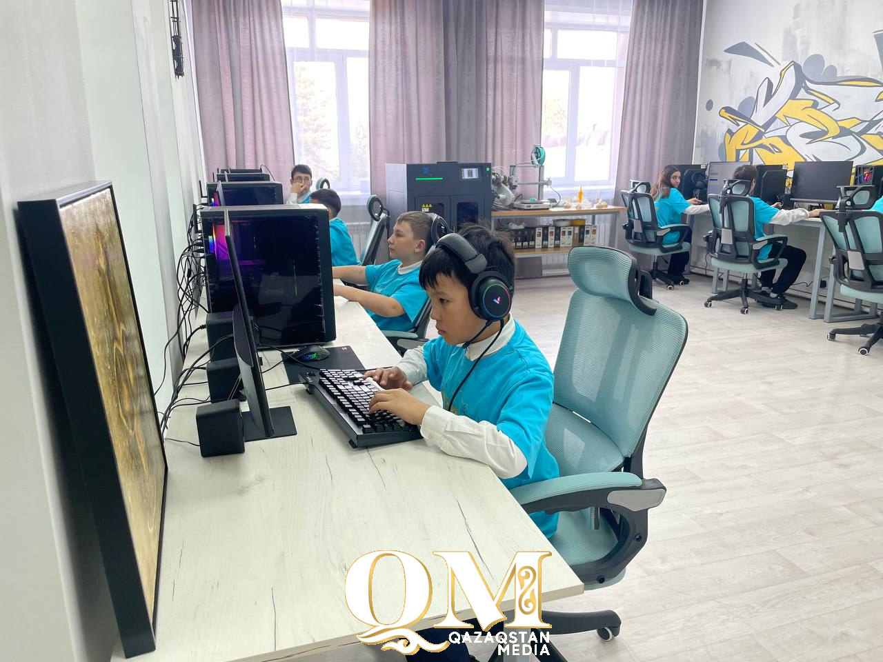 Ғауез Нұрмұхамбетов Есіл ауданындағы Nomads-AI креативті орталығына барды