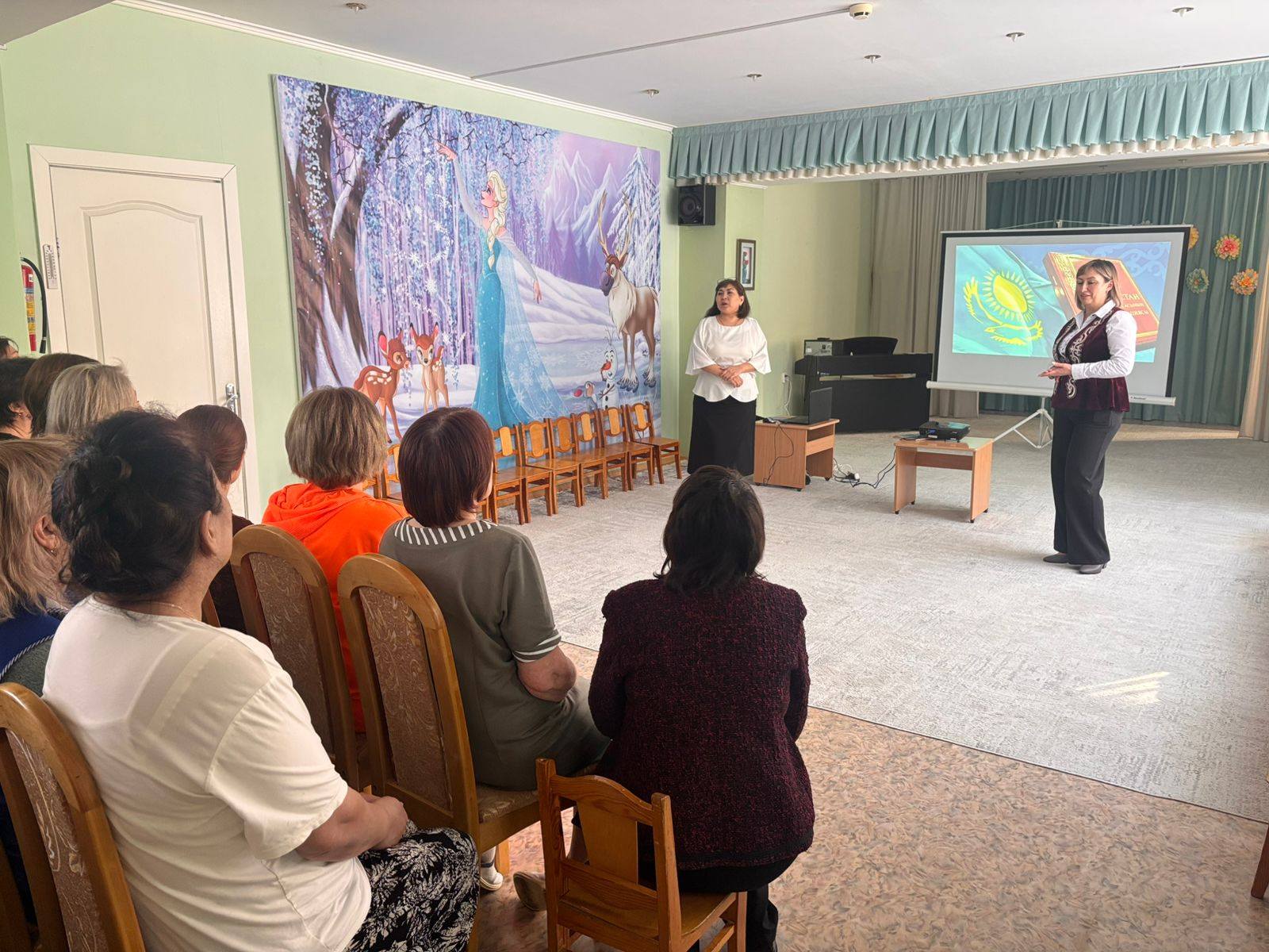 Коллектив детского сада «Солнышко» обсудил проект новой Конституции в Петропавловске