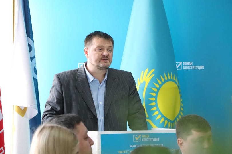 Изучить проект новой Конституции призвал молодежь мастер боевых искусств из Петропавловска