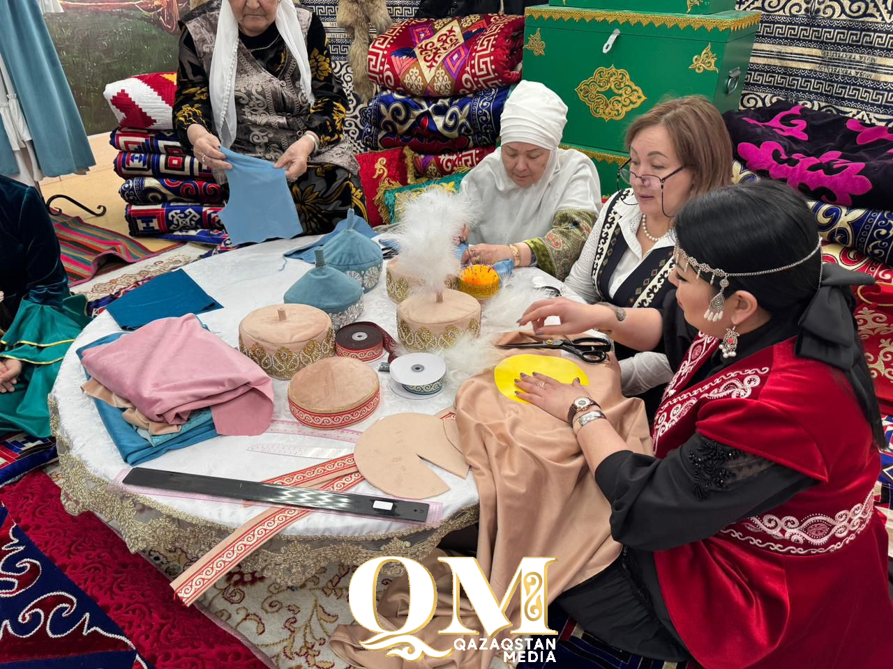 Петропавлда ақ жаулықты әжелер қыздарға шеберлік сабағын өткізді