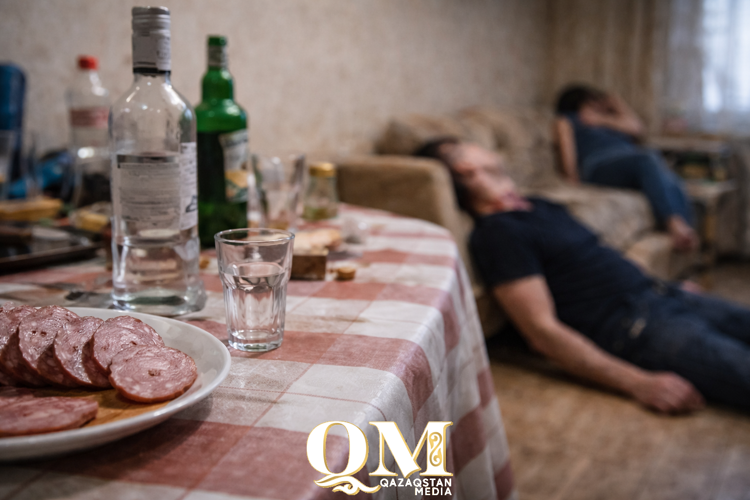 Два кусочка колбаски - 13 лет за убийство собутыльника получила жительница СКО