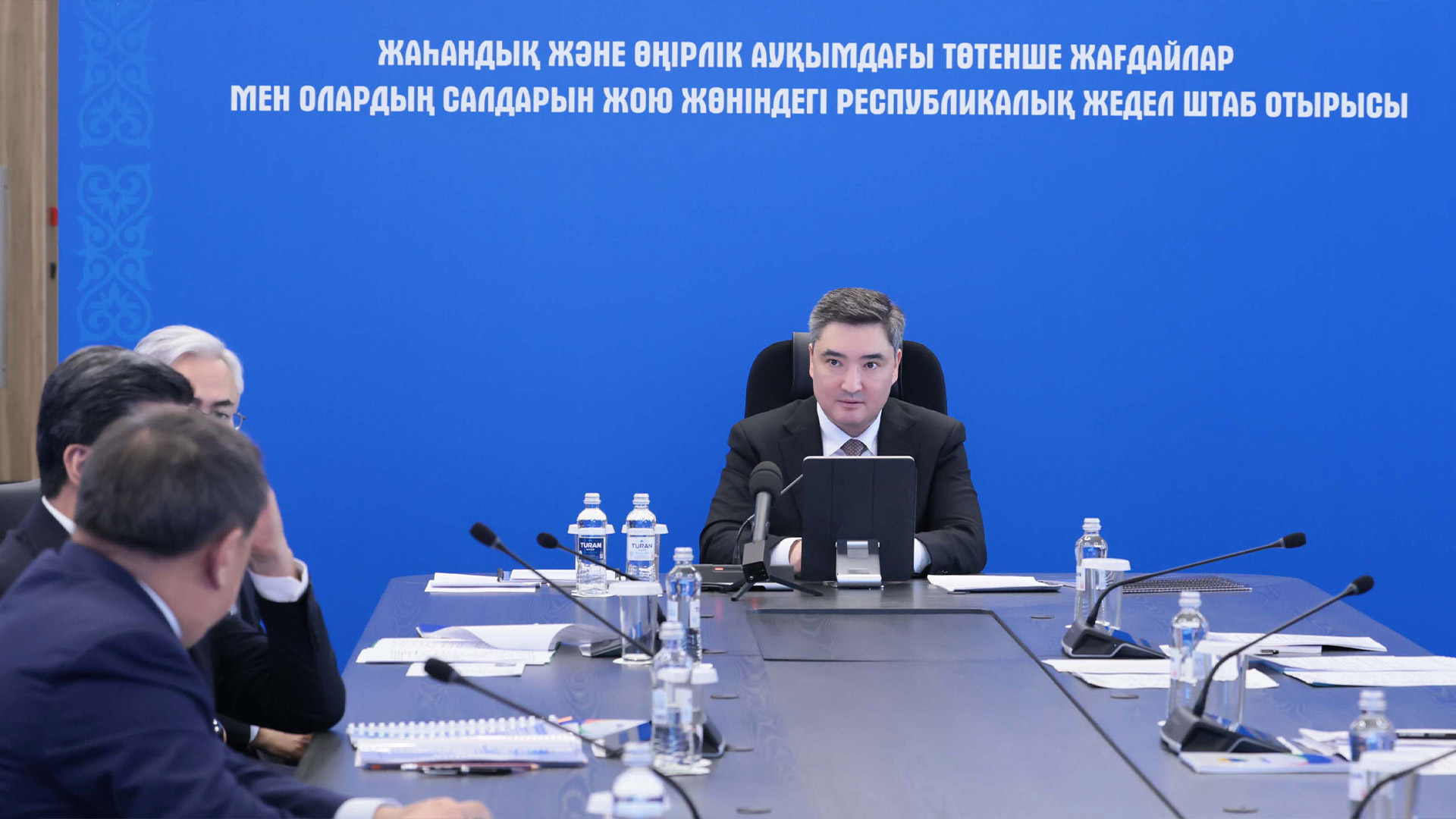 Олжас Бектенов провел заседание республиканского оперативного штаба по ликвидации ЧС