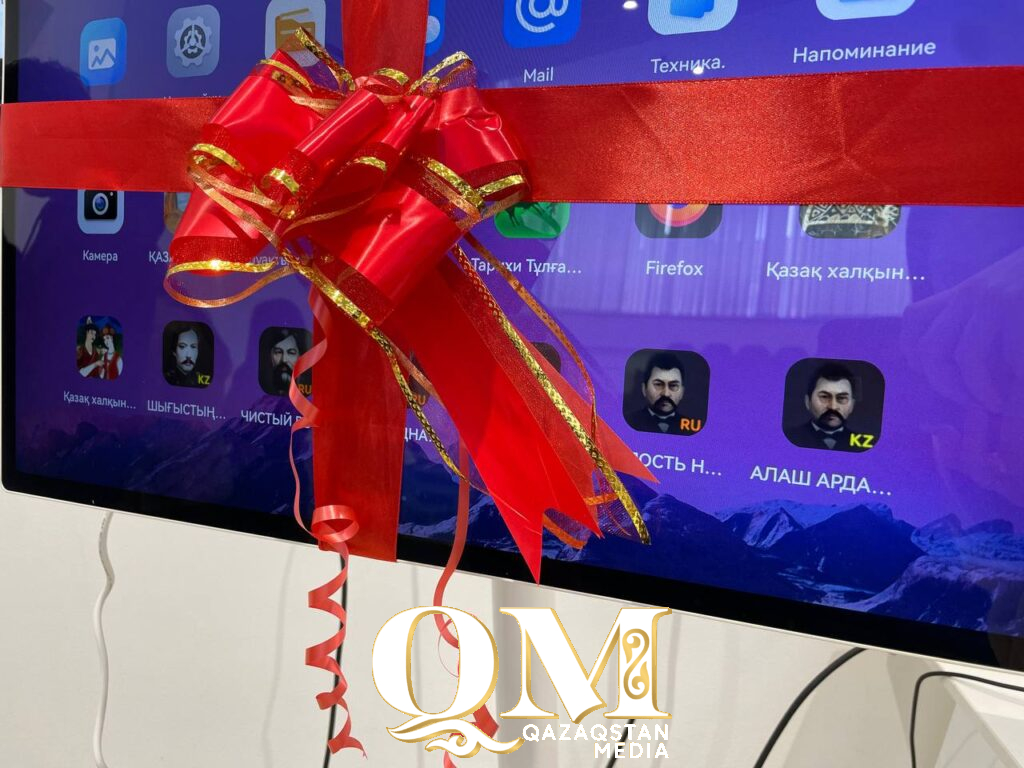 46 мобильных образовательных станций получили школы СКО от алматинского издательства