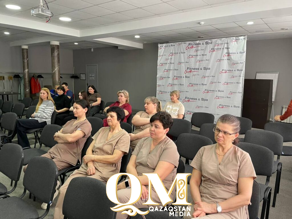 О проекте новой конституции, правах и свободе говорили с коллективом одного из гостиничных комплексов Петропавловска