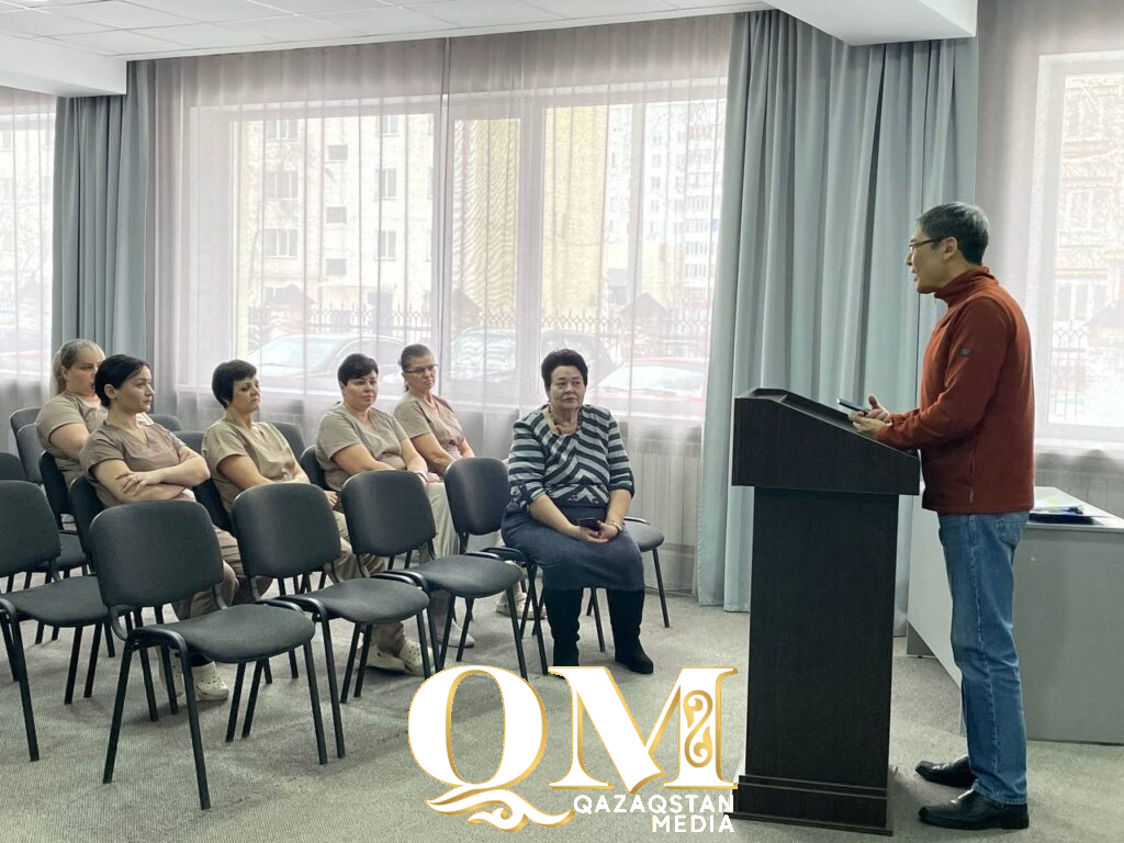 О проекте новой конституции, правах и свободе говорили с коллективом одного из гостиничных комплексов Петропавловска