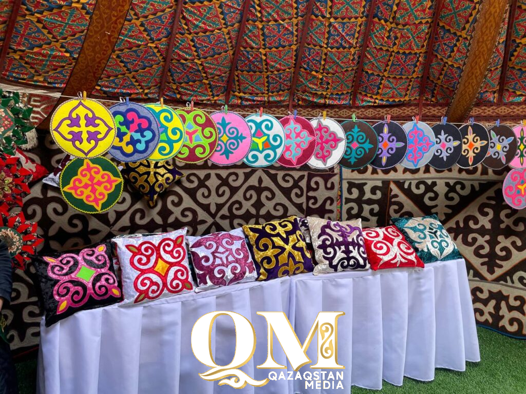 Щедрая ярмарка и древние традиции: Наурыз встретили в Есильском районе СКО
