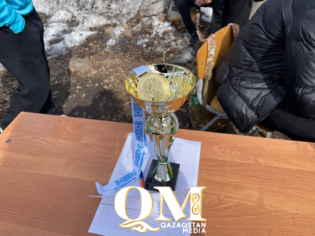 Силач Сергей Цырульников проверил на прочность батыров Есильского района СКО