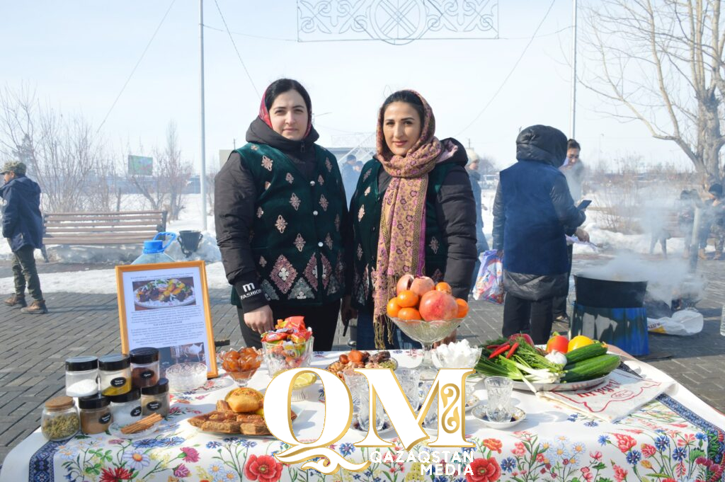 Наурыз с кулинарным шоу и этнодефиле отметили в Тимирязевском районе СКО