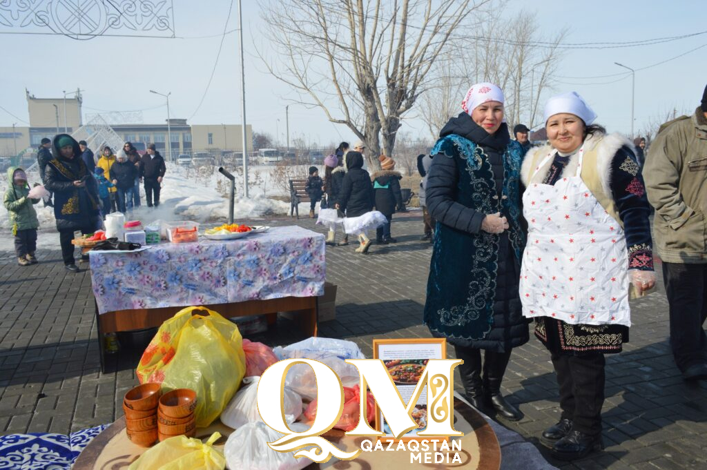 Наурыз с кулинарным шоу и этнодефиле отметили в Тимирязевском районе СКО