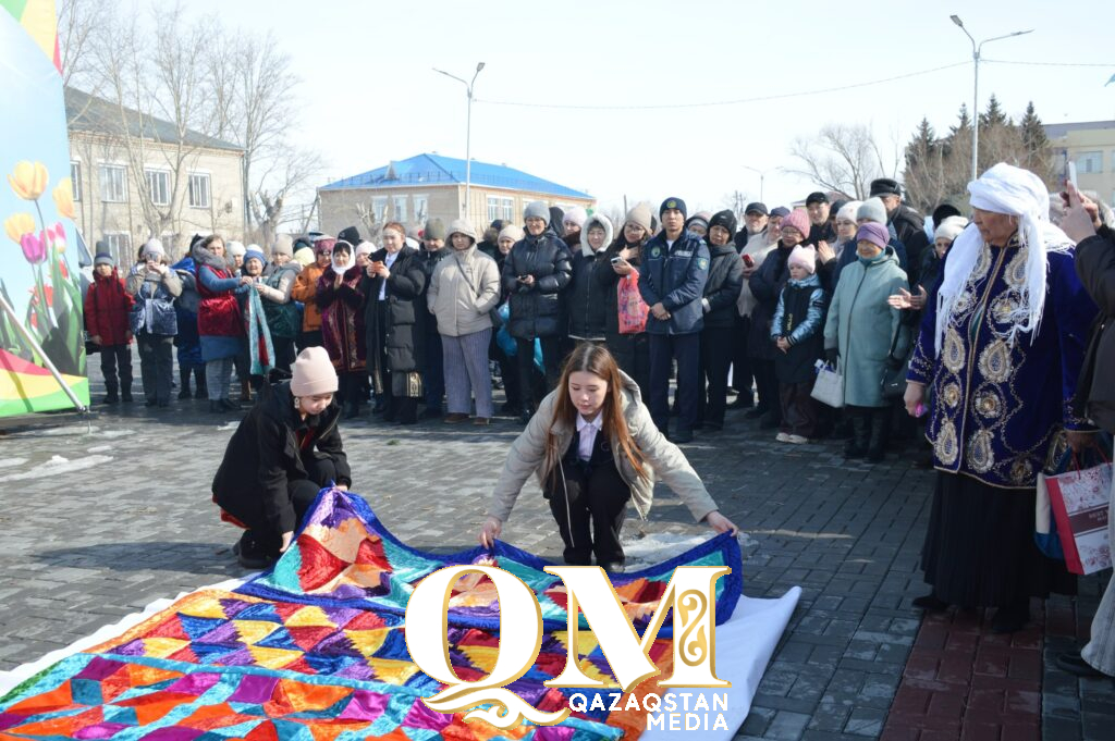 Наурыз с кулинарным шоу и этнодефиле отметили в Тимирязевском районе СКО