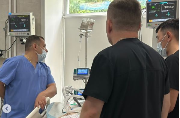 Потерял сознание в гостях: врачи Петропавловска спасли мужчину после разрыва аневризмы