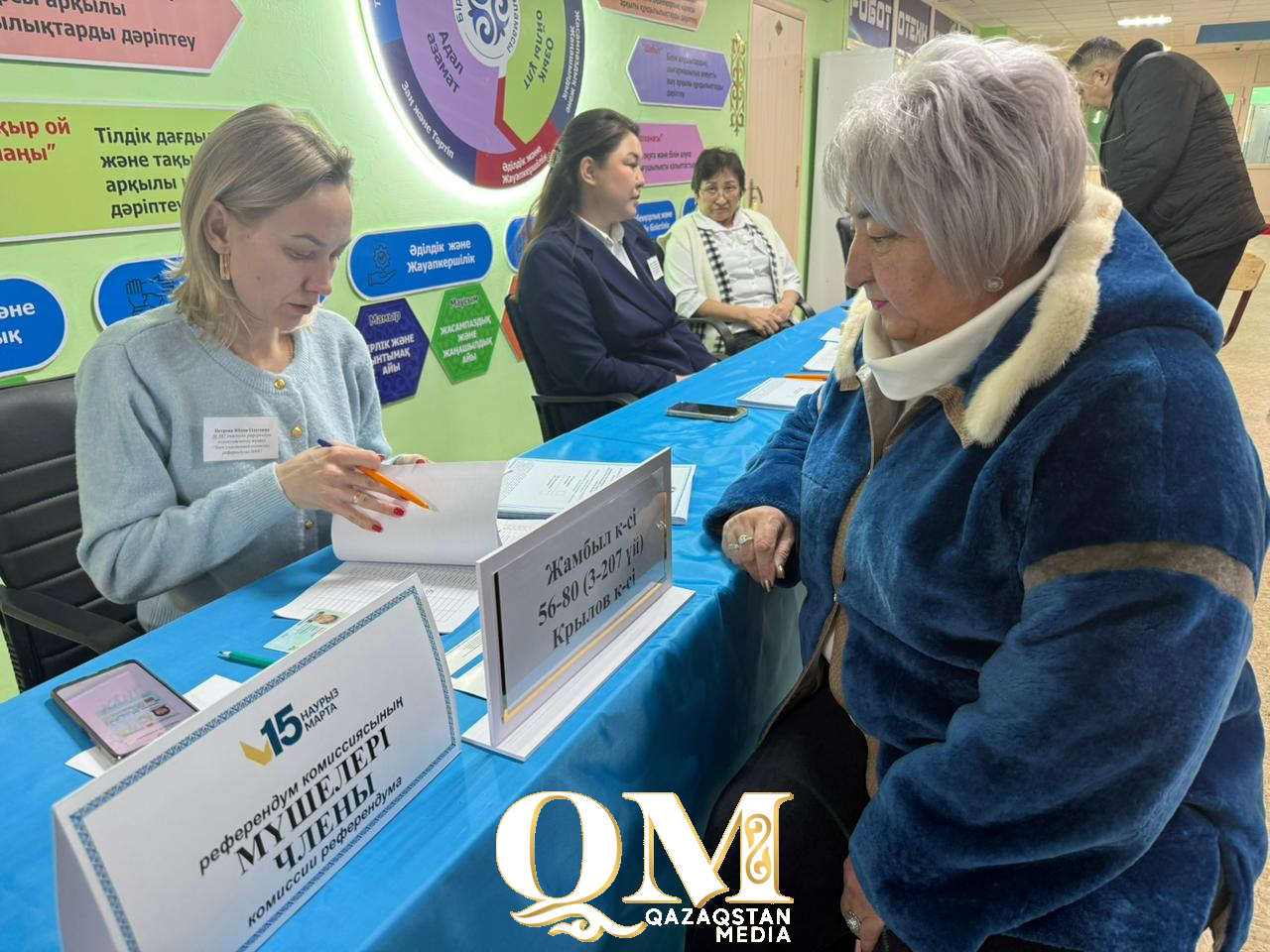 «Это большая ответственность»: директор СШ № 17 Лаззат Жалмуканова проголосовала на референдуме в Петропавловске