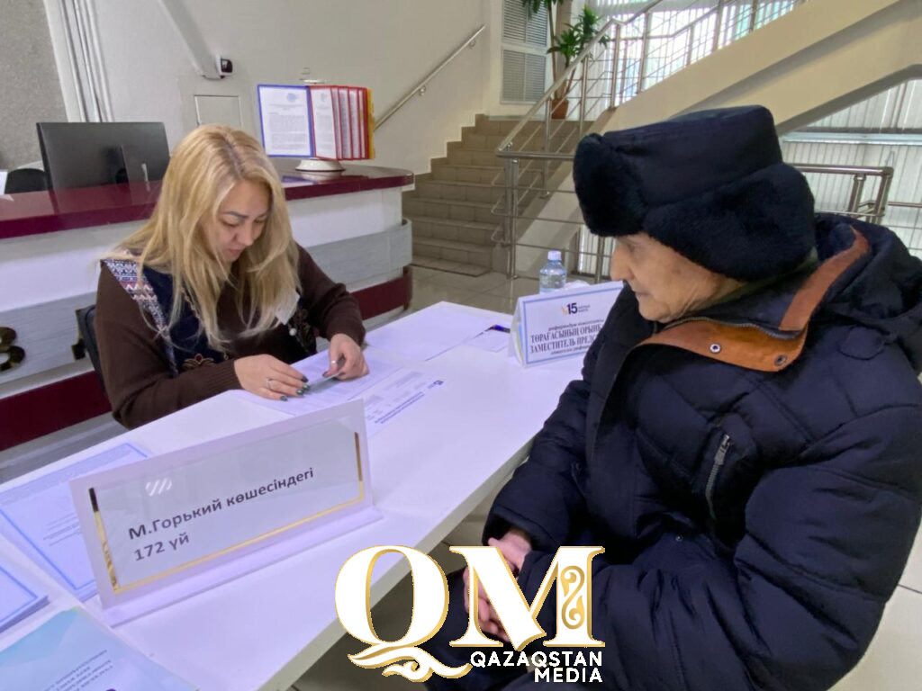 «Ноги болят, но прийти нужно»: в 6 утра вышла из дома пенсионерка из Петропавловска, чтобы первой успеть на референдум