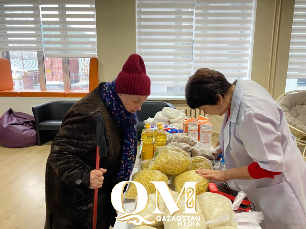 «Ноги болят, но прийти нужно»: в 6 утра вышла из дома пенсионерка из Петропавловска, чтобы первой успеть на референдум