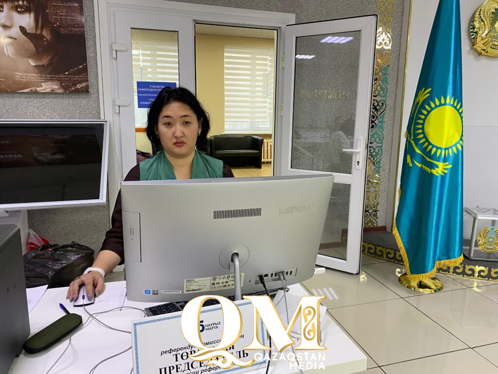  Первый бюллетень в жизни: молодежь Петропавловска голосует на референдуме и получает подарки