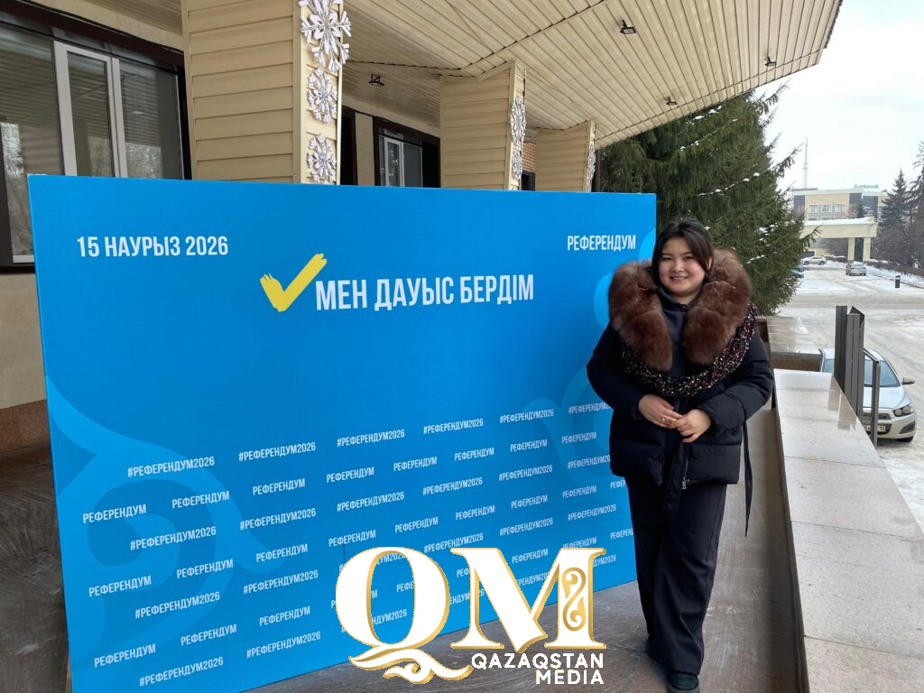 Первый бюллетень в жизни: молодежь Петропавловска голосует на референдуме и получает подарки