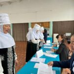 Участницы ансамбля «Ақ әжелер» проголосовали на референдуме в Уалихановском районе СКО