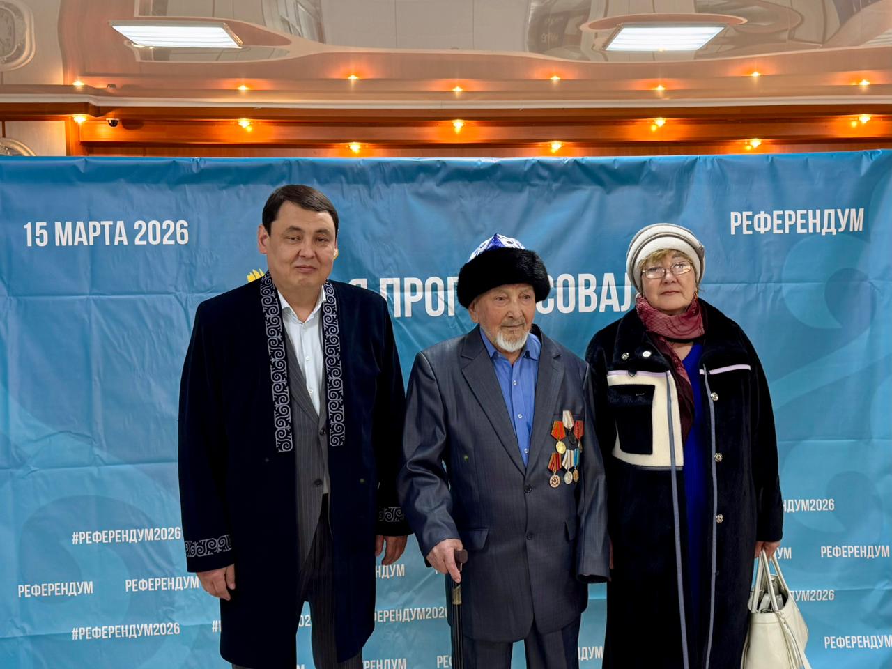 Семья старейшего избирателя пришла на референдум в районе им. Г. Мусрепова СКО