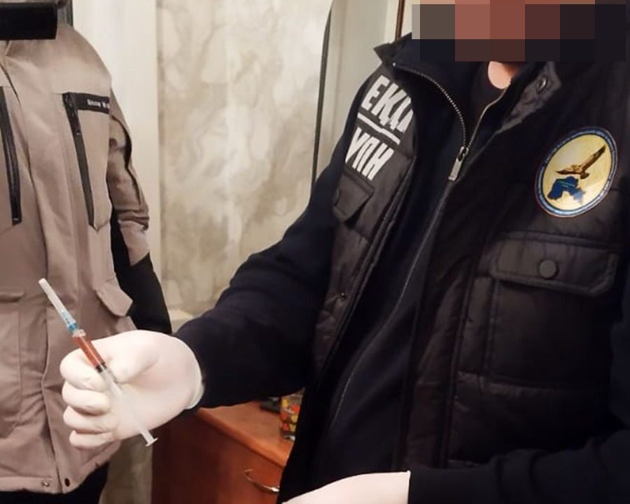 Наркомана-рецидивиста задержали с особо крупной партией героина в Петропавловске