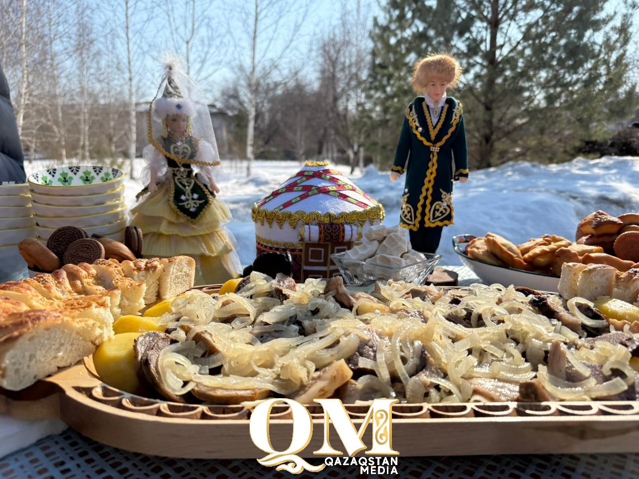 Наурыз объединяет: дастархан накрыли для жителей целого микрорайона в школе Петропавловска