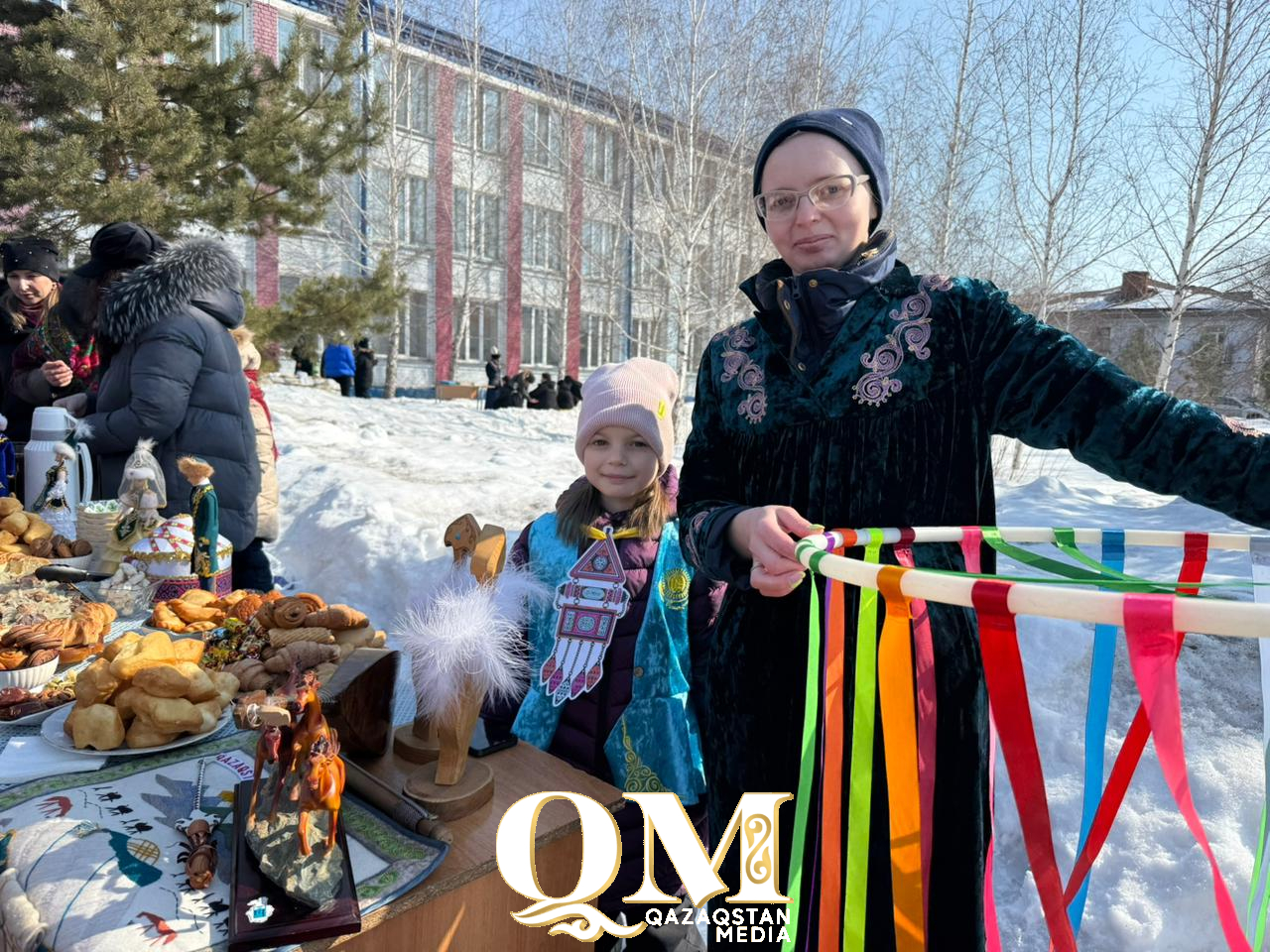 Наурыз объединяет: дастархан накрыли для жителей целого микрорайона в школе Петропавловска