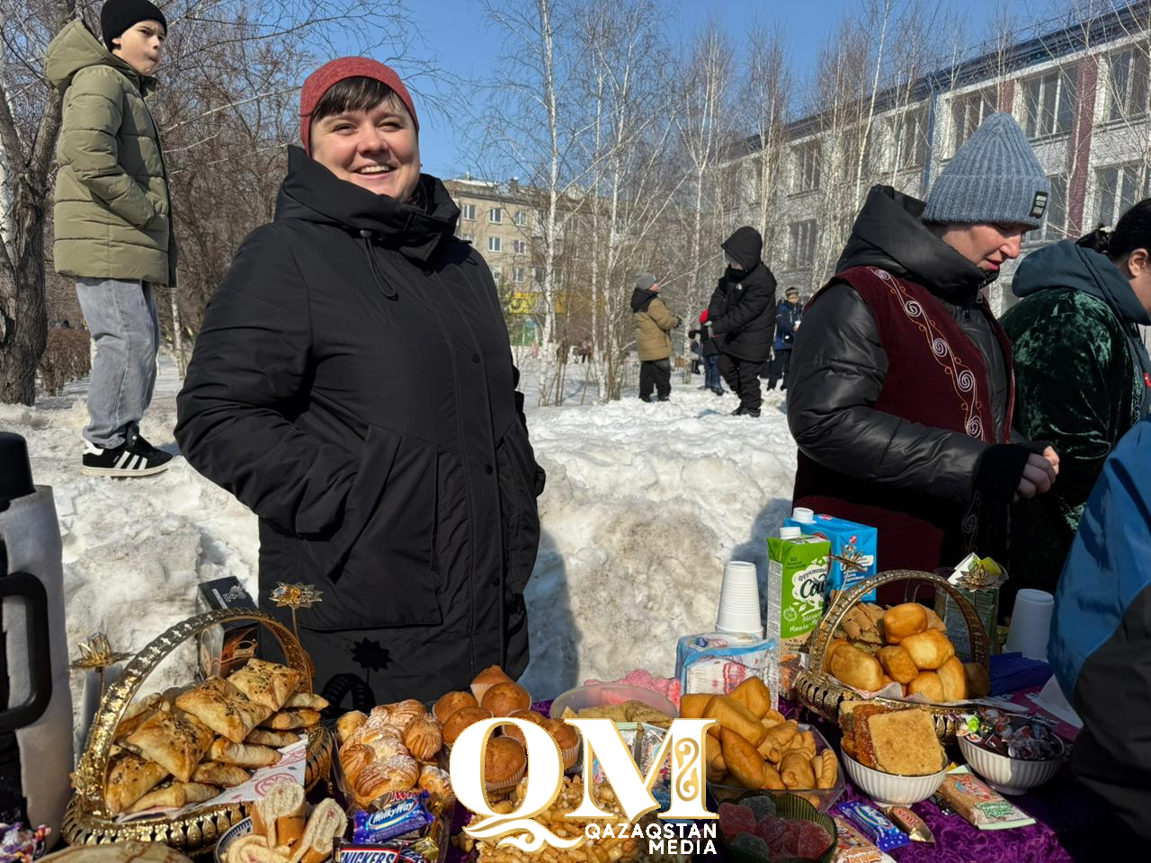 Наурыз объединяет: дастархан накрыли для жителей целого микрорайона в школе Петропавловска
