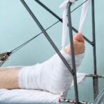 Чистил снег и упал с высоты житель Петропавловска