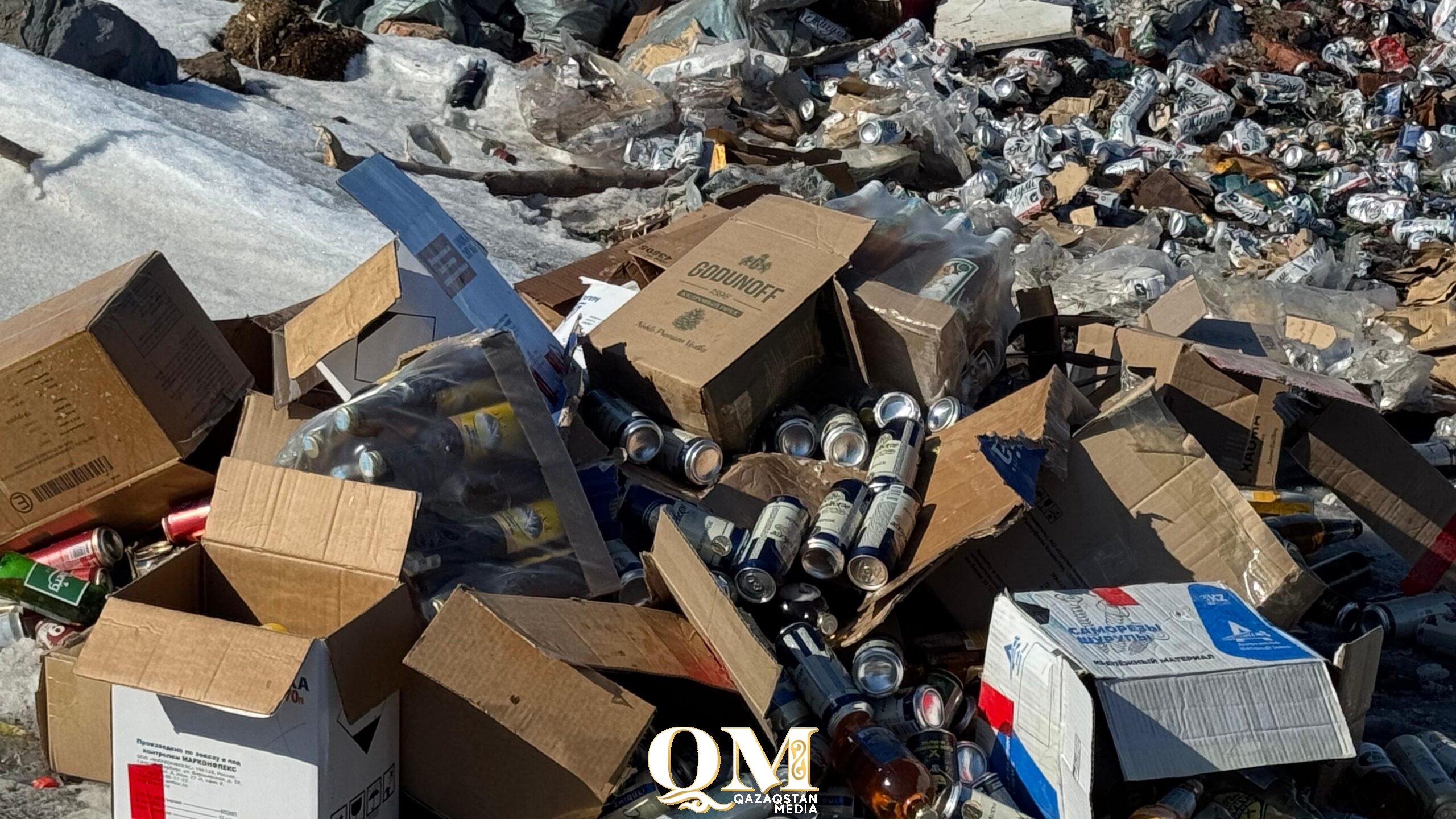 Бульдозером уничтожили 600 литров алкоголя в Петропавловске