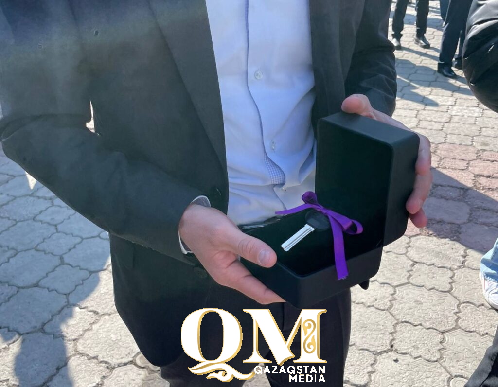 Ключи от современной сельхозтехники вручили североказахстанским аграриям