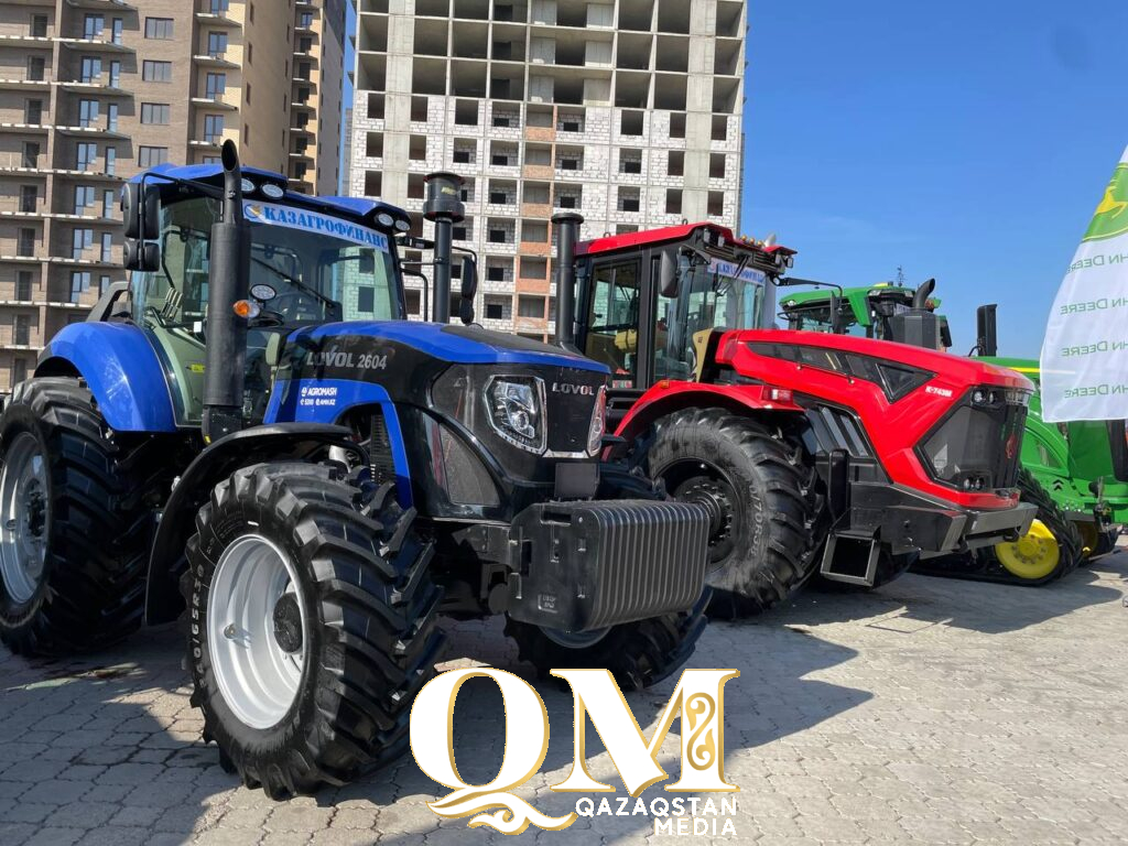 Ключи от современной сельхозтехники вручили североказахстанским аграриям