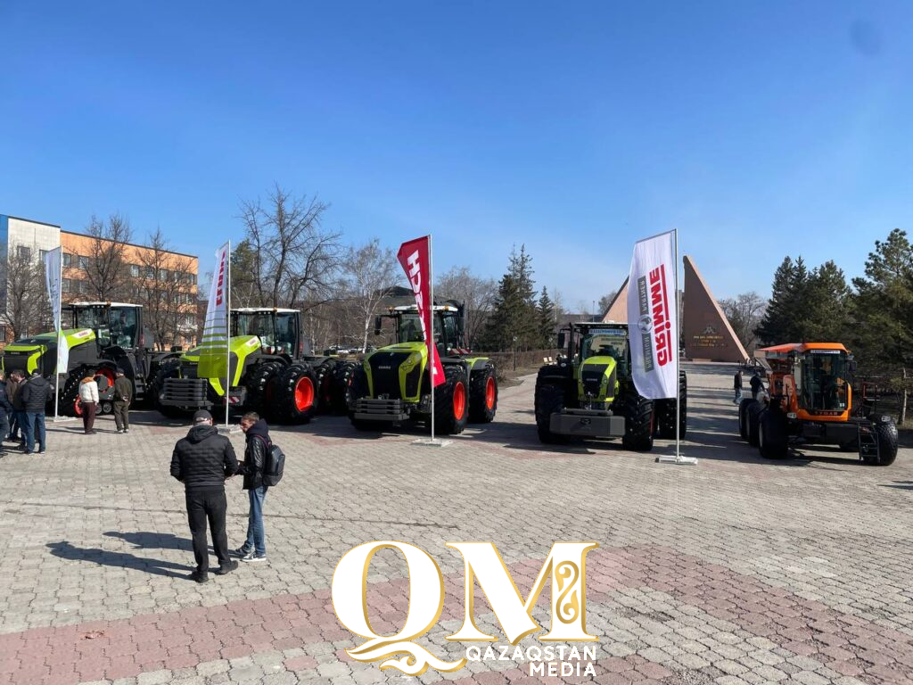 Ключи от современной сельхозтехники вручили североказахстанским аграриям